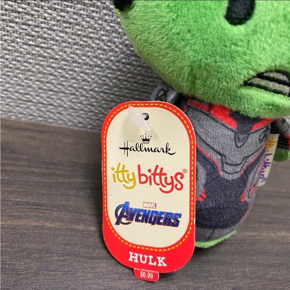 Hallmark Itty Bittys - Marvel Studios Avengers: Endgame Hulk - Picture 2 of 5
